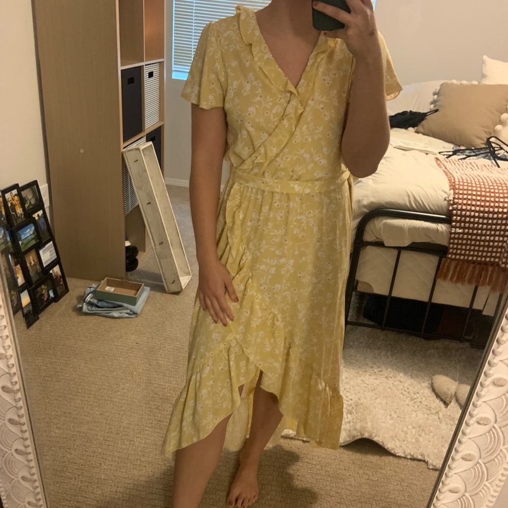 Casual Yellow Dress with Flowers